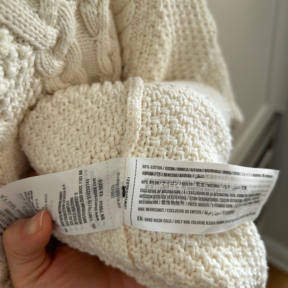 Abercrombie & Fitch Women's Ivory Cable Knit Sweater - Picture 5 of 5